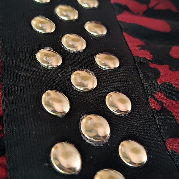 Red Black Fashion Bug 2X Top Metal Accents Leopard Cheetah Print - Picture 3 of 15